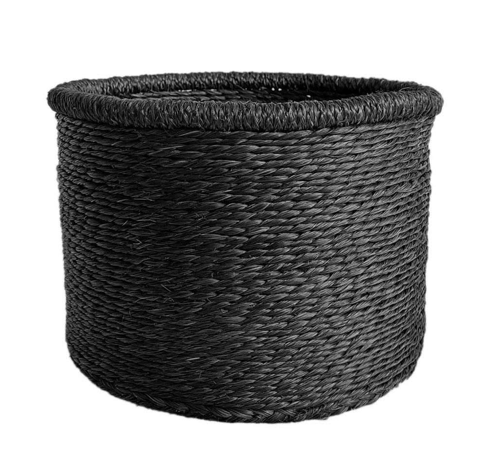 Basket Black Medium in black